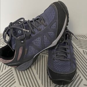 Merrel women’s light hiking shoe/ runners